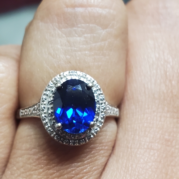 Blue sapphire ring from Michael hill jewelers. - Picture 13 of 16